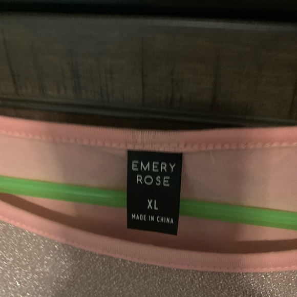 🔸BRAND NEW. NEVER WORN. PINK AND WHITE TOP. - Picture 3 of 3